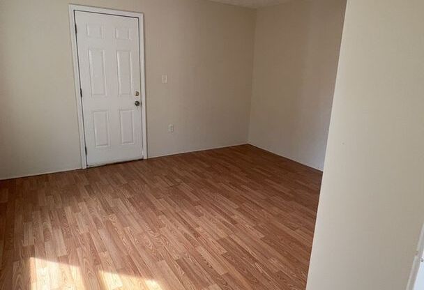 2 beds, 1 bath, $1,000