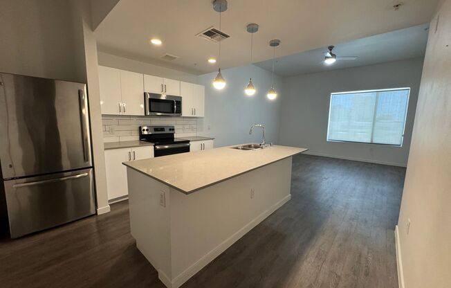 LUXURY CONDO IN DOWNTOWN PHOENIX