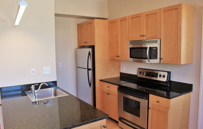 2 beds, 2 baths, 820 sqft, $4,050, Unit 312