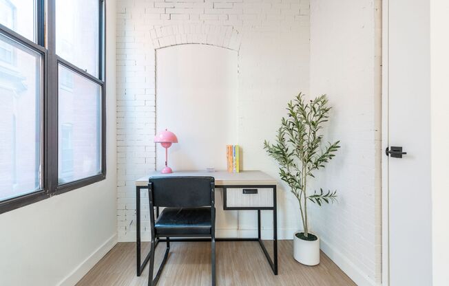 2 beds, 1 bath, 729 sqft, $2,016, Unit A-302