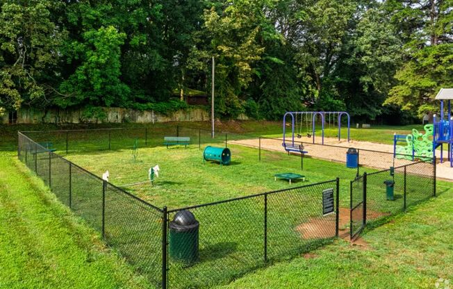 2 beds, 1.5 baths, 976 sqft, $1,300, Unit 200F