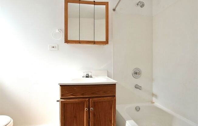 6306 S Artesian Ave 2435 W 63rd St Chicago, IL 60629