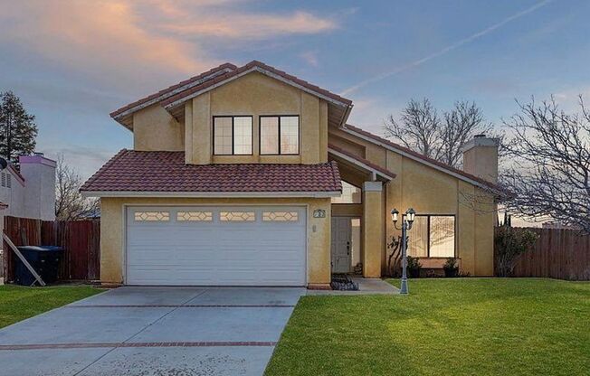 Tehachapi's Best!  3 bdrm/2.5 bath  In Town! Great Location! A Must See!!