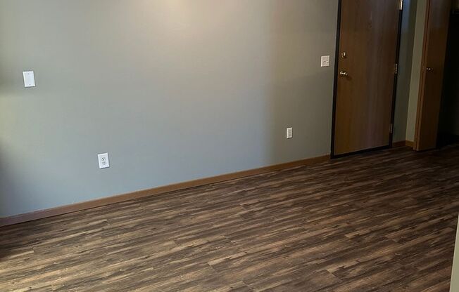 2 beds, 1 bath, 900 sqft, $875, Unit 110