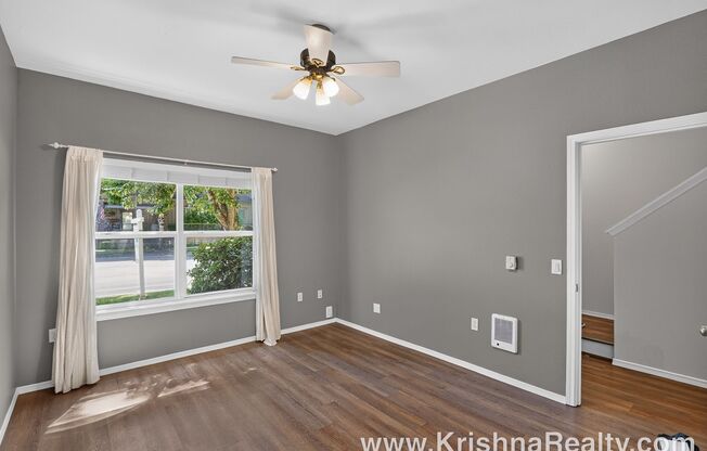 Charming 3 BD 2 BA Townhome Located in Hillsboro's Briarcreek Community | Recently Updated! | Main-Level Bedroom & Full Bath | Great Private Patio!*
