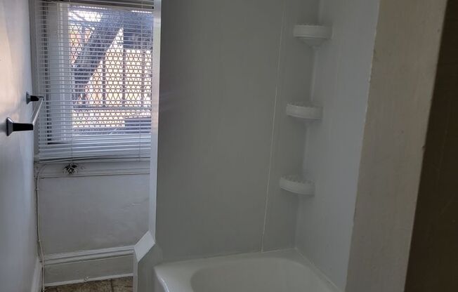 Studio, 1 bath, 450 sqft, $1,149, Unit 50-3