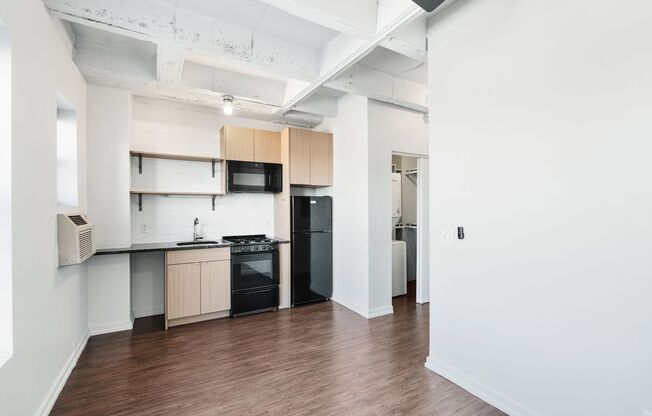 Studio, 1 bath, 212 sqft, $1,450, Unit 306