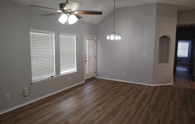 Cute updated duplex in Est Round Rock Close to Dell