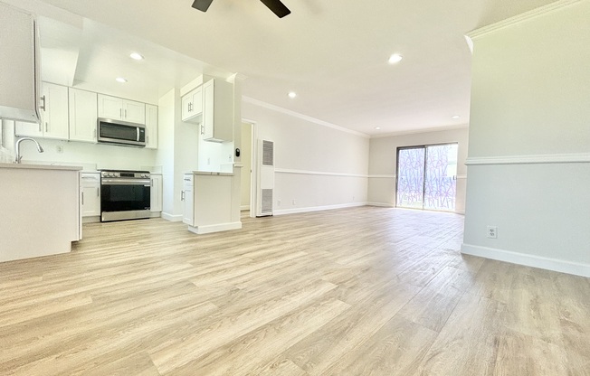 6337 WHITSETT AVE