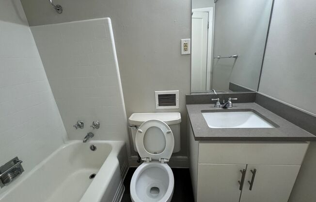 1 bed, 1 bath, 606 sqft, $1,595, Unit 420