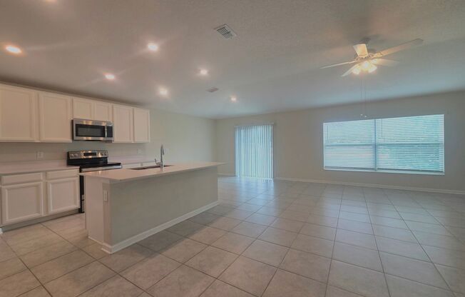 Waterview 4 bedroom 2 bathroom in Bartow!