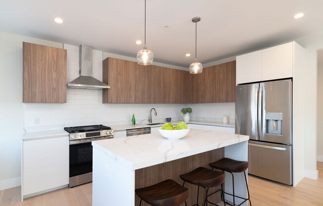 484 QUINCY AVE