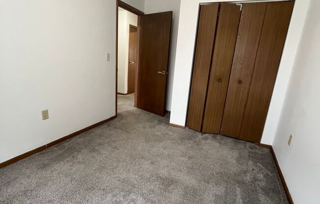 3 beds, 1.5 baths, 1,145 sqft, $1,025, Unit 300-3