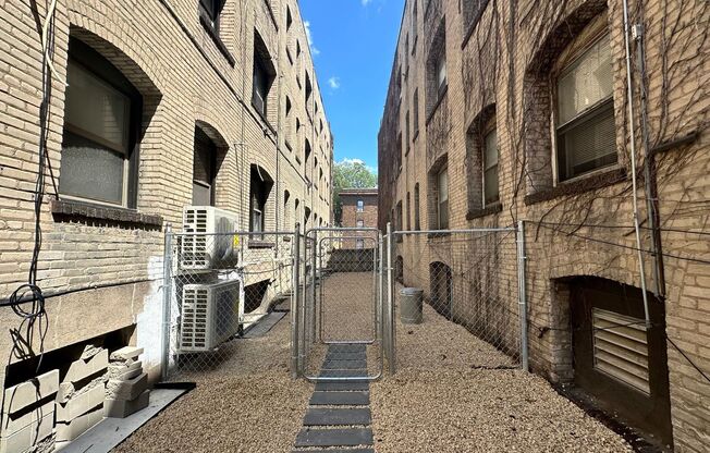 1 bed, 1 bath, 430 sqft, $1,100, Unit 303