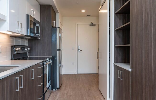 Studio, 1 bath, 520 sqft, $1,295, Unit 215