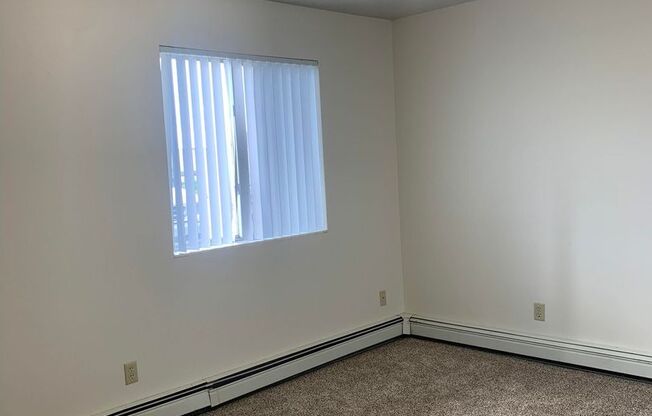 3 beds, 2 baths, 1,008 sqft, $1,250, Unit 1704-110