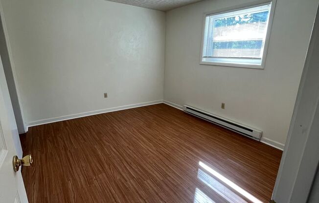 2 beds, 1 bath, 903 sqft, $1,170, Unit K-11