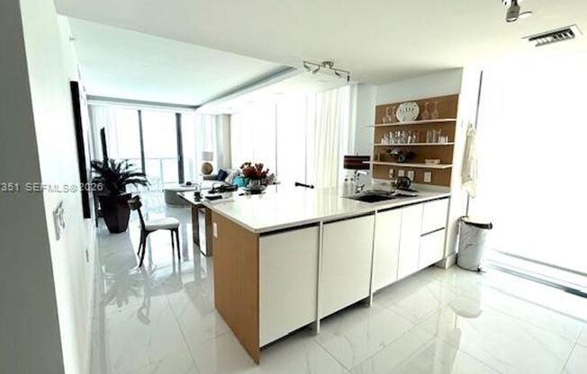 3 beds, 2 baths, 1,395 sqft, $7,250, Unit 460 NE 28th St # 2908