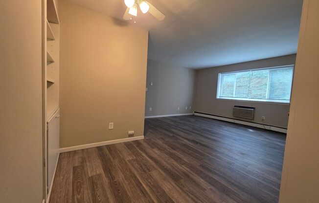 2 beds, 1 bath, $1,425, Unit 112