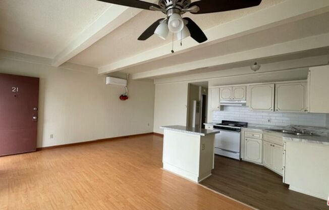 2 beds, 1.5 baths, 850 sqft, $1,975, Unit 21