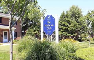 48 COMMODORE LN