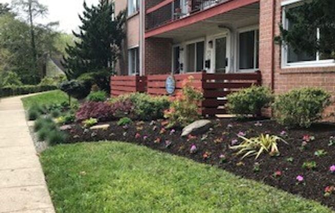 3 beds, 2 baths, 1,300 sqft, $1,795, Unit 2709-T1