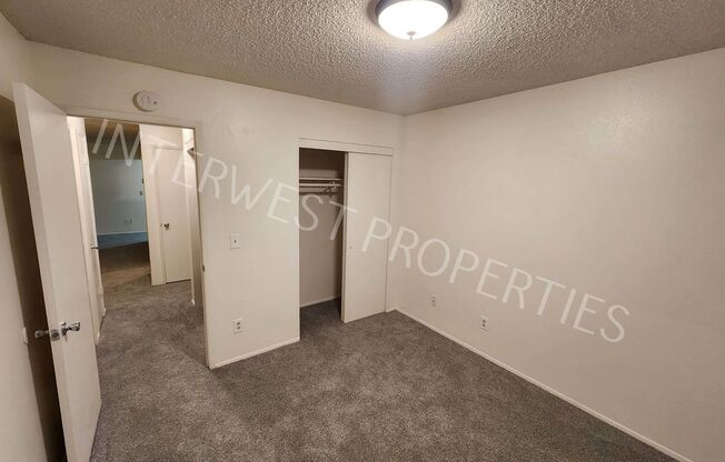 2 beds, 1 bath, 864 sqft, $1,450, Unit 020