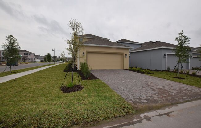 Beautiful 4 bedrooms/ 3.5 baths for rent at 11679 Boldface Dr. Orlando, FL 32832.