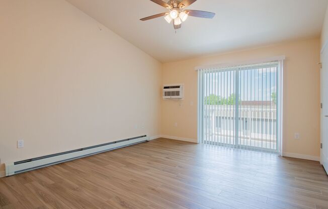 1 bed, 1 bath, 749 sqft, $1,324, Unit EC 4237-09