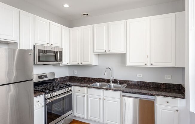 2 beds, 2 baths, 900 sqft, $2,550, Unit 411