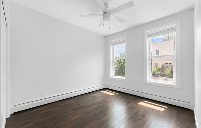 372 83 ST