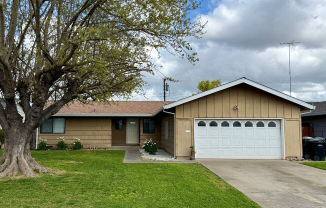 COMING SOON! Beautiful 3/2 in Sacramento! New flooring throughout