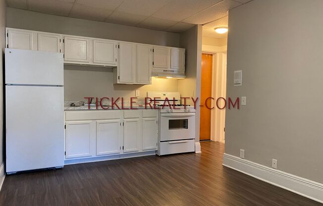 1 bed, 1 bath, 700 sqft, $925, Unit 12