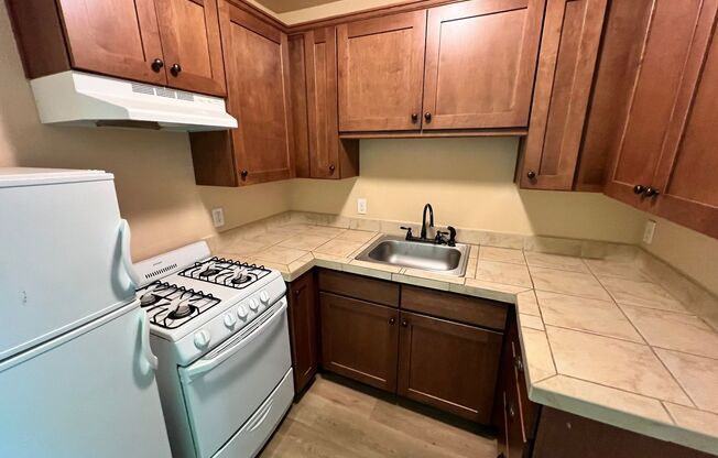 Studio, 1 bath, 300 sqft, $1,175, Unit 3