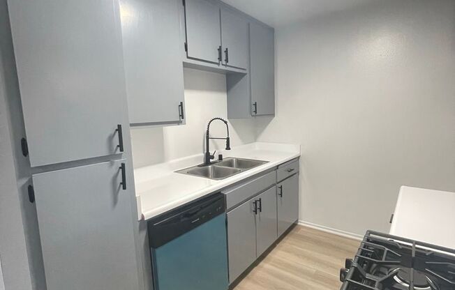 1 bed, 1 bath, 696 sqft, $1,950, Unit 17