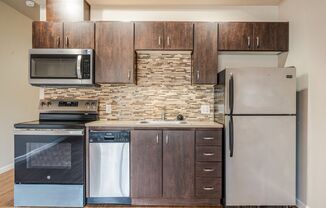 Studio, 1 bath, 490 sqft, $1,100, Unit 207