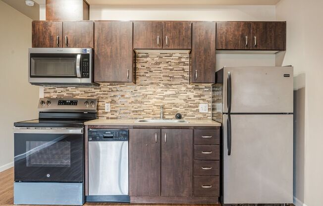 Studio, 1 bath, 490 sqft, $1,100, Unit 207