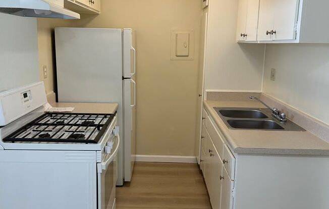 Beautiful 1 Bedroom in the HEART  Northridge! Near CSUN