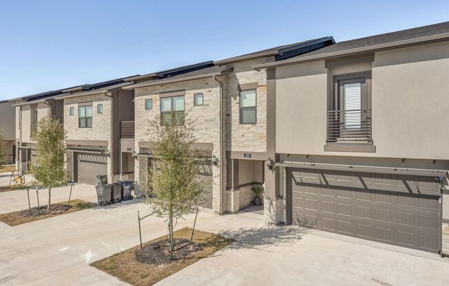 Gorgeous 3 Bed, 3.5 Bath Townhome in South College Station!