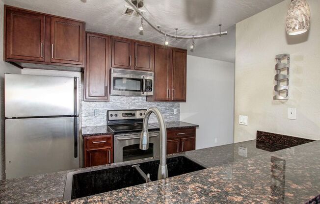 2 beds, 2 baths, $1,795, Unit UNIT 2007