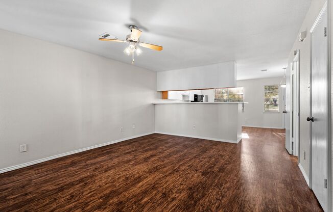 River Crossing ATX - Townhome - 2bd/2.5ba - W/D - Close to Downtown - $1395