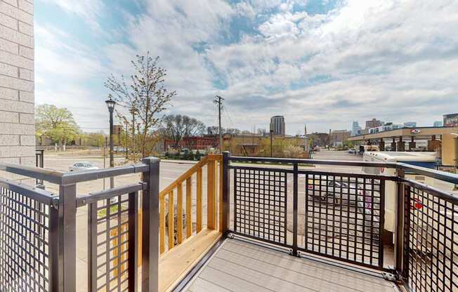 additional photo for property listing at chic digs with room to stretch out in the village 22 car