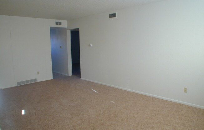 2 beds, 1 bath, 793 sqft, $900