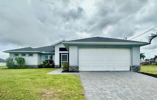 4 Bedroom 2 Bathroom 2 Car Garage- NW Cape Coral Home with Screened Lania