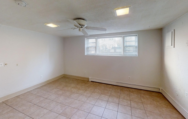 Studio, 1 bath, 700 sqft, $1,700, Unit B