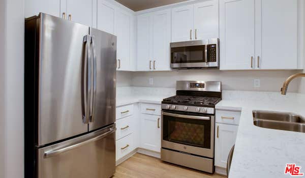 1 bed, 1 bath, 806 sqft, $3,251, Unit 5-116