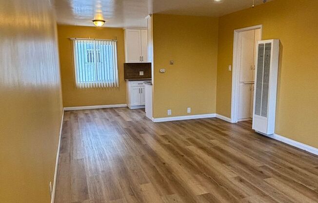 Spacious 1 bedroom available now in Long Beach!