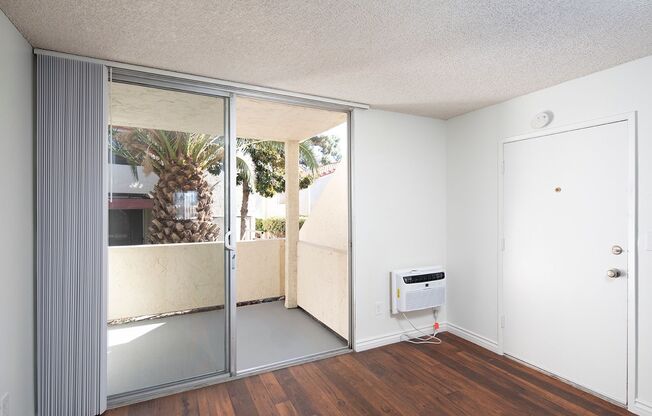 1 bed, 1 bath, 690 sqft, $1,850, Unit 025