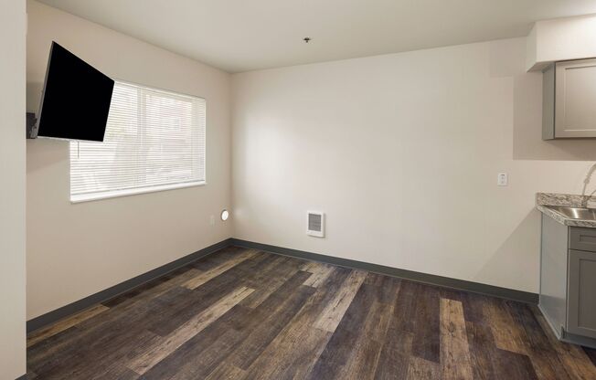 1 bed, 1 bath, 553 sqft, $1,250, Unit 303