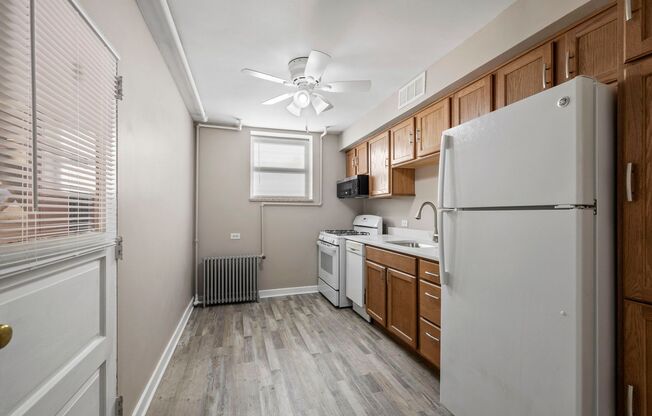 2 beds, 1 bath, 800 sqft, $1,495, Unit 13-210A